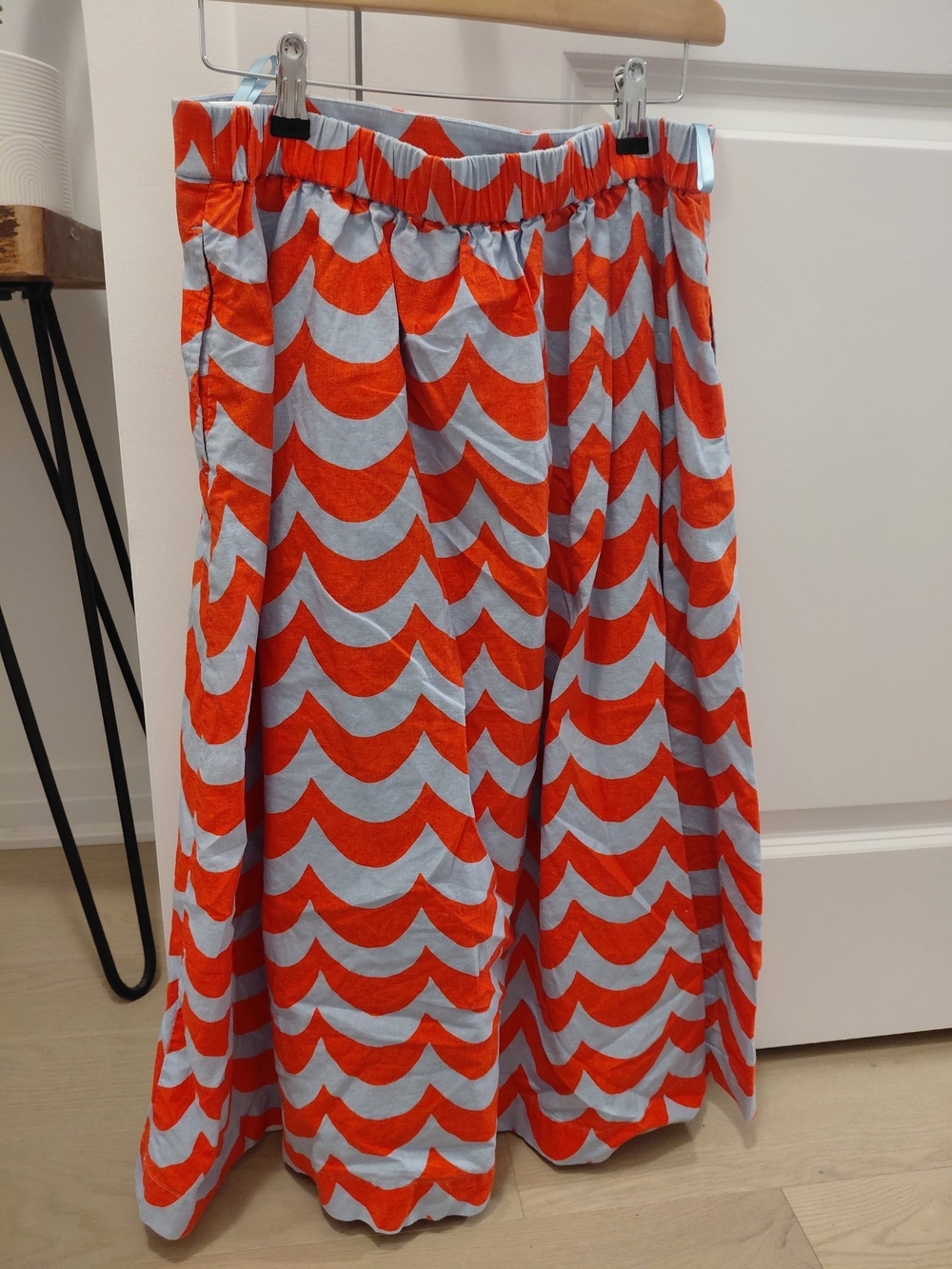 Marimekko Uniqlo Red and Light Blue Wave Print Midi Skirt - Picture 3 of 7